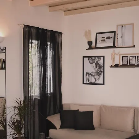 Nisos Apartment *